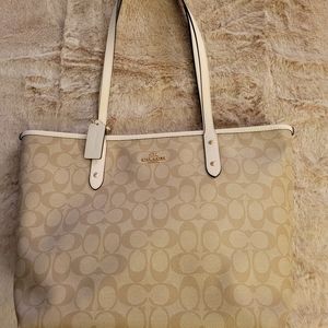 Coach City Zip Tote in signature coated canvas F58292